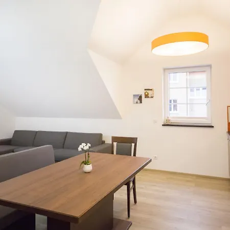 By Gruene Zur Post - 100 % Bio & Ceconi Solnohrad