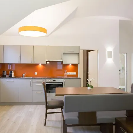 By Gruene Zur Post - 100 % Bio & Ceconi Apartment
