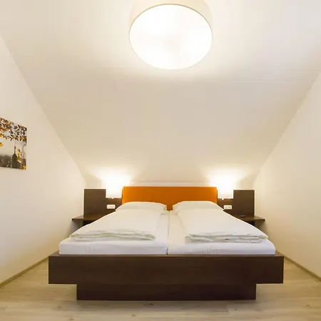 By Gruene Zur Post - 100 % Bio & Ceconi Apartment