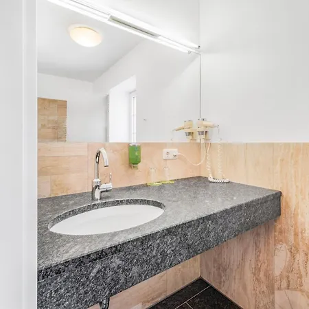 By Gruene Zur Post - 100 % Bio & Ceconi