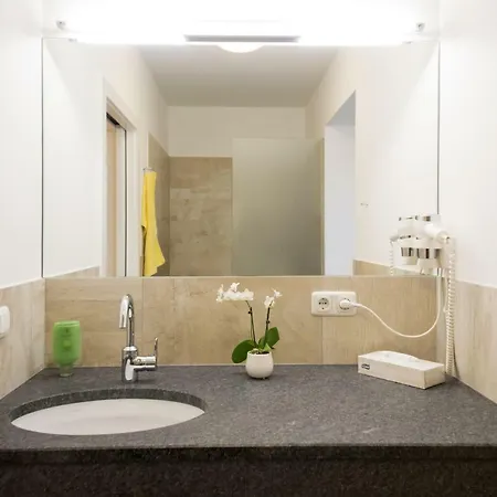 By Gruene Zur Post - 100 % Bio & Ceconi Solnohrad