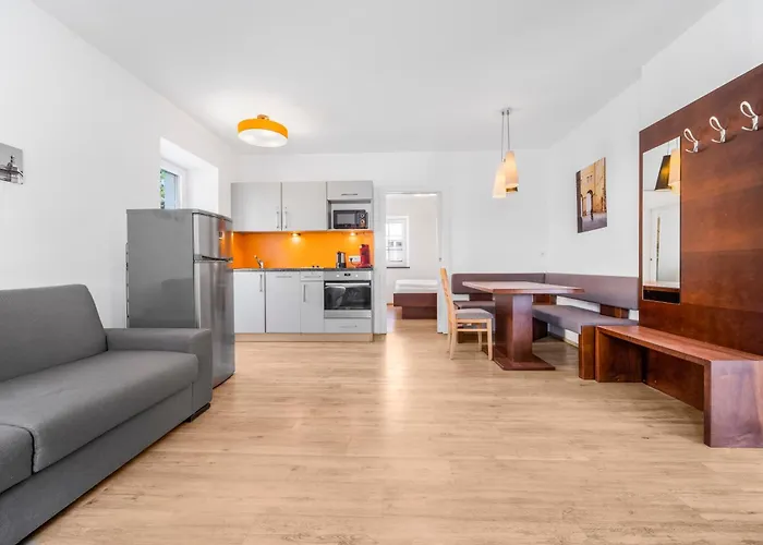 By Gruene Zur Post - 100 % Bio & Ceconi Lejlighed