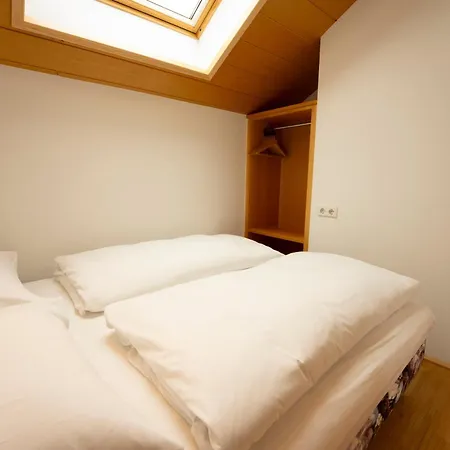 By Gruene Zur Post - 100 % Bio & Ceconi Salzburgo