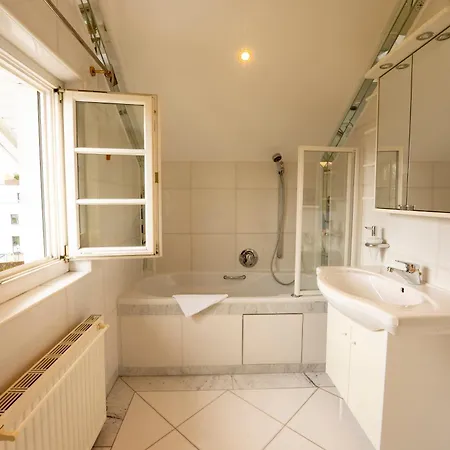 By Gruene Zur Post - 100 % Bio & Ceconi * Salzburg