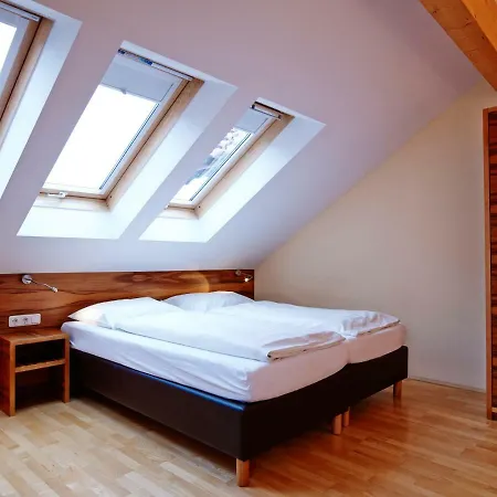 By Gruene Zur Post - 100 % Bio & Ceconi Daire *